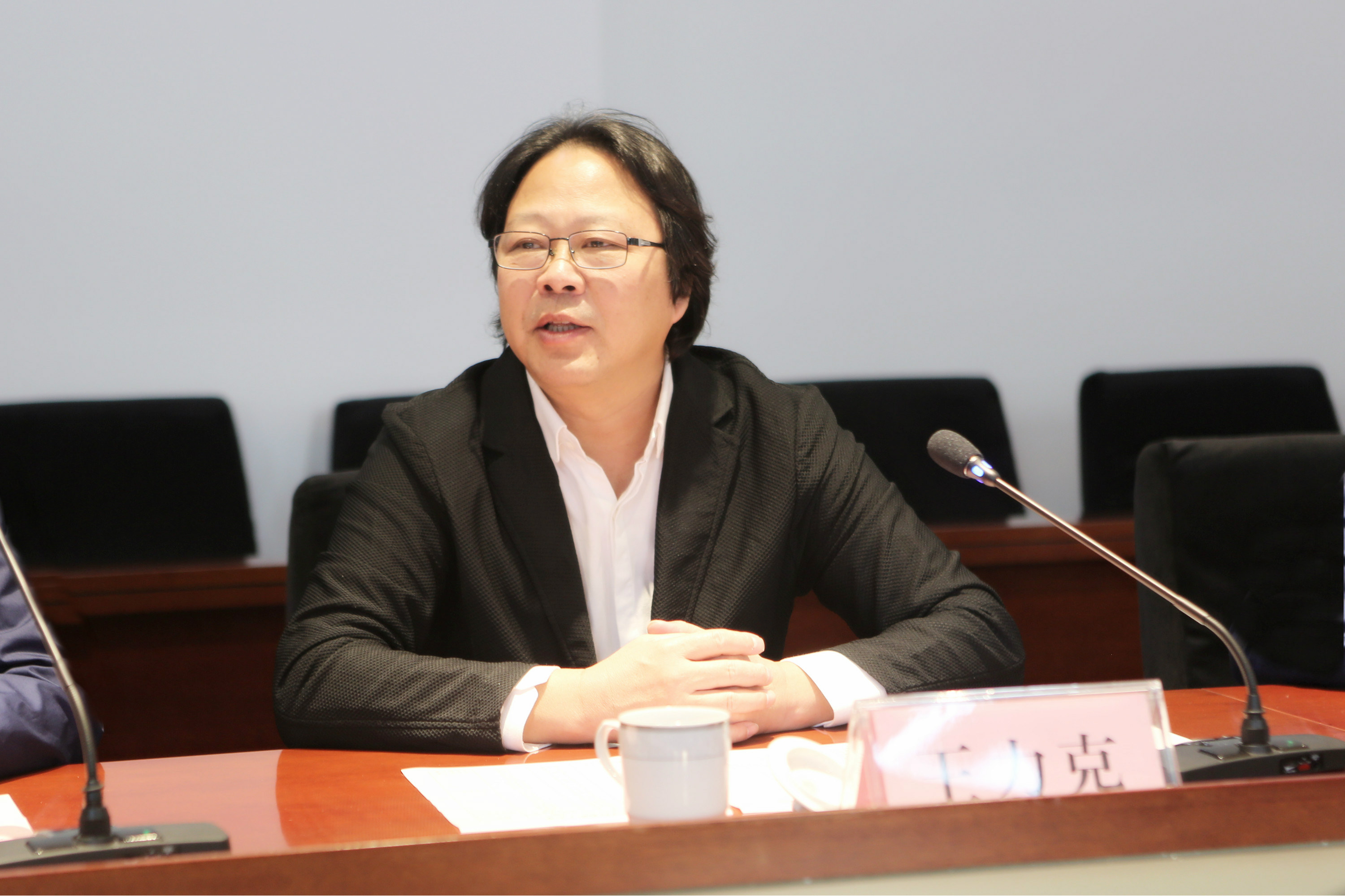 集團(tuán)與山藝聯(lián)合辦學(xué)新進(jìn)展:電影學(xué)院新聘院長(zhǎng)書記到崗上任 集團(tuán)與山藝聯(lián)合辦學(xué)新進(jìn)展:電影學(xué)院新聘院長(zhǎng)書記到崗上任