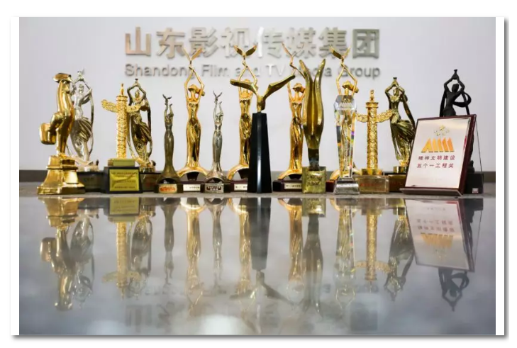 喜報！山東影視傳媒集團山影制作創(chuàng)作團隊榮獲“干事創(chuàng)業(yè)好團隊”榮譽稱號！