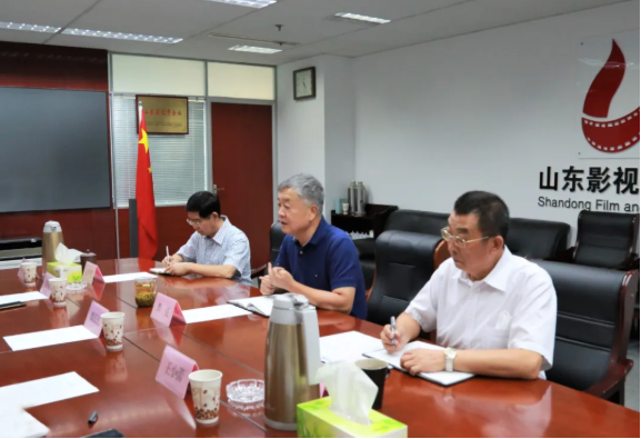 省委宣傳部副部長(zhǎng)魏長(zhǎng)民帶領(lǐng)部政策法規(guī)研究室同志來山影集團(tuán)調(diào)研指導(dǎo)