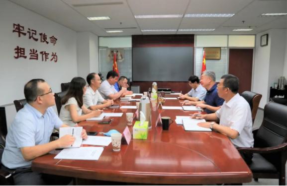 省委宣傳部副部長(zhǎng)魏長(zhǎng)民帶領(lǐng)部政策法規(guī)研究室同志來山影集團(tuán)調(diào)研指導(dǎo)