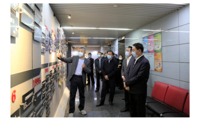 省委常委、宣傳部部長白玉剛一行到山東影視傳媒集團調研