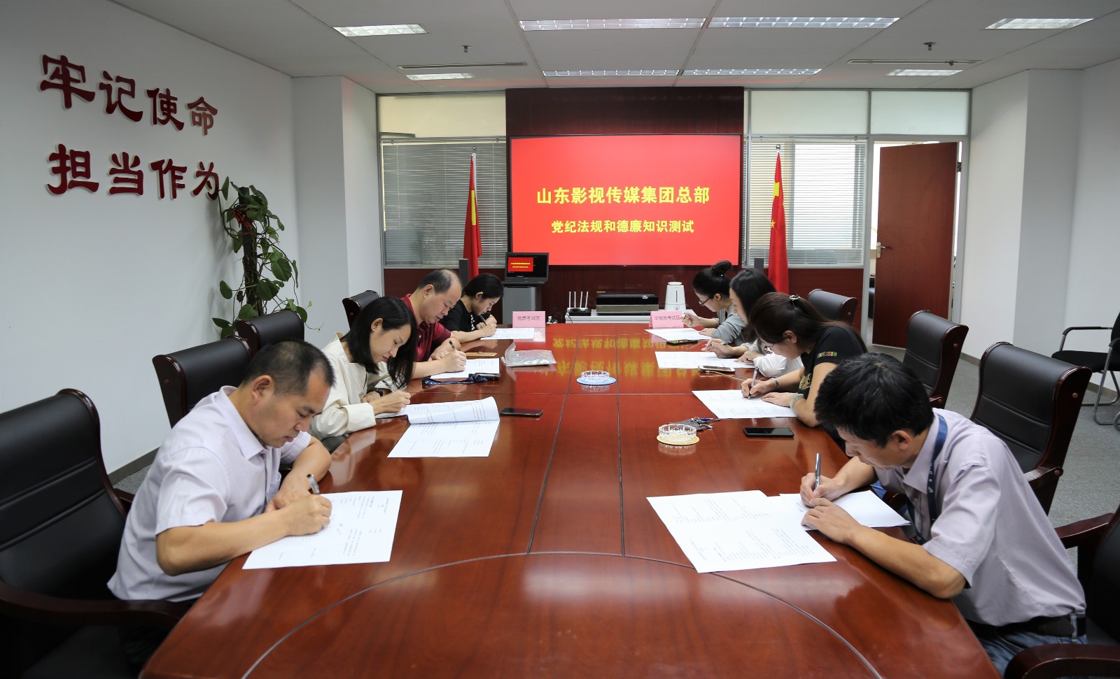 山影集團組織開展黨紀(jì)法規(guī)和德廉知識集中學(xué)習(xí)測試