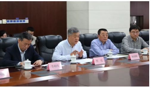 青島市北區(qū)區(qū)委書記鄭德雁一行到山東影視傳媒集團(tuán)調(diào)研